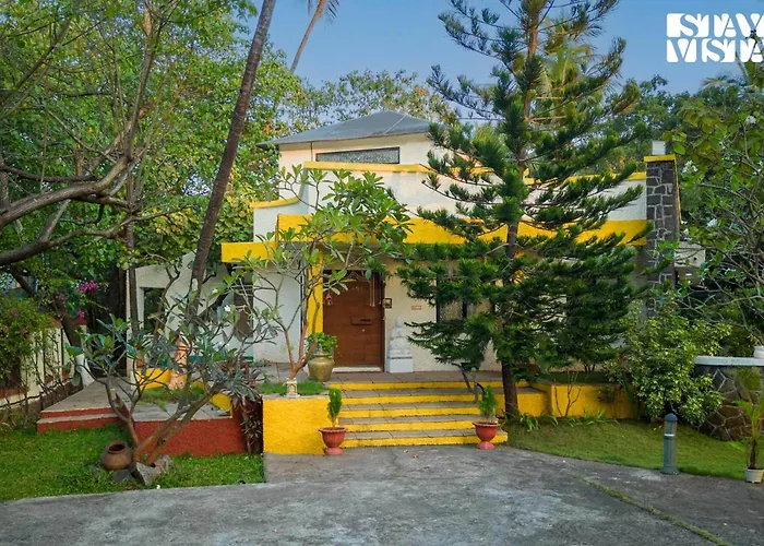 Villa: Eden'S Estate By Stayvista - Featuring Cozy Rooms With A Private Pool, And Modern Interiors For A Delightful Stay